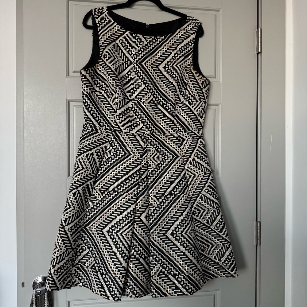 Tahari Dress — SIZE 14